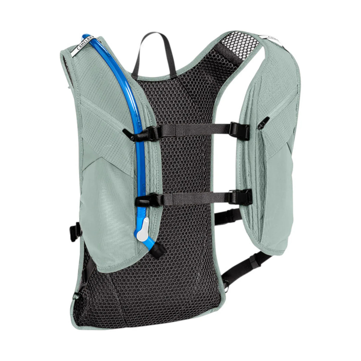Harness side of the Silver Mist Chase Adventure 8 with grid mesh panel, sternum straps and bite valve