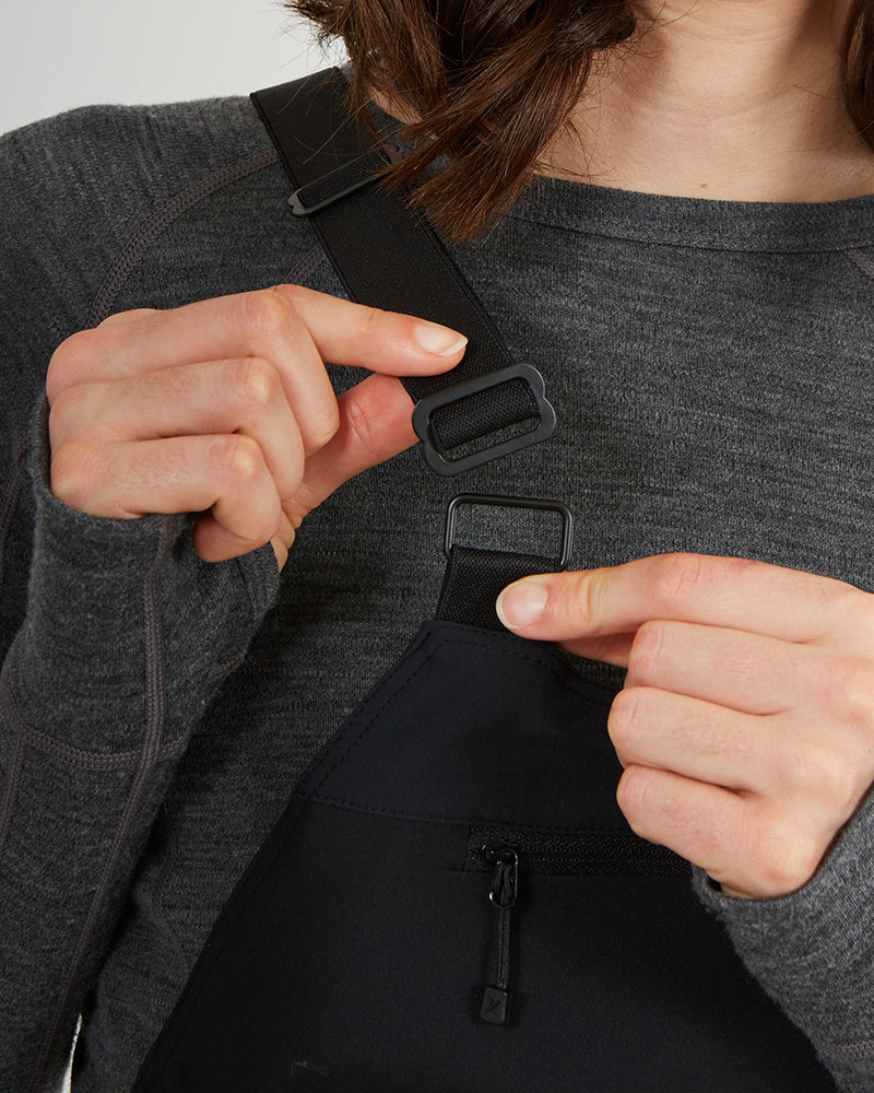 Close-up of the suspender buckle being clipped on the black XTM Stellar 2.0