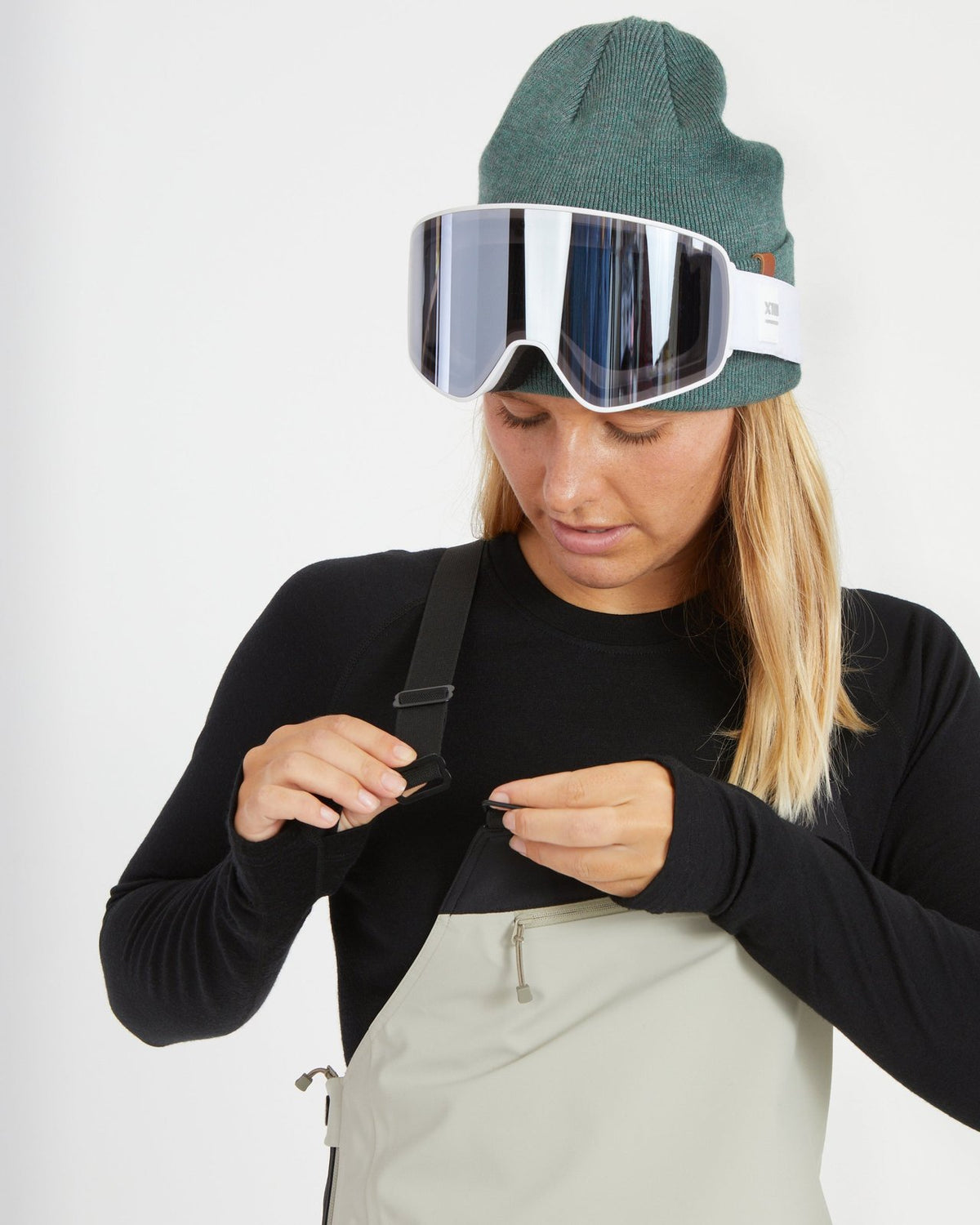 Woman adjusting the suspender on the Stone Grey XTM Stellar 2.0 bib