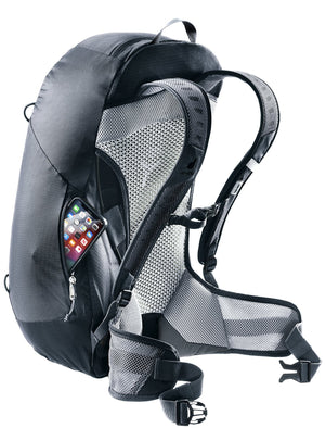 Deuter AC Lite 23 with a smartphone in the side smartphone pocket beside the mesh back