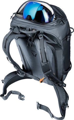 Deuter Freerider Pro 30+10 SL, ski goggles in the fleece-lined goggles pocket at the top
