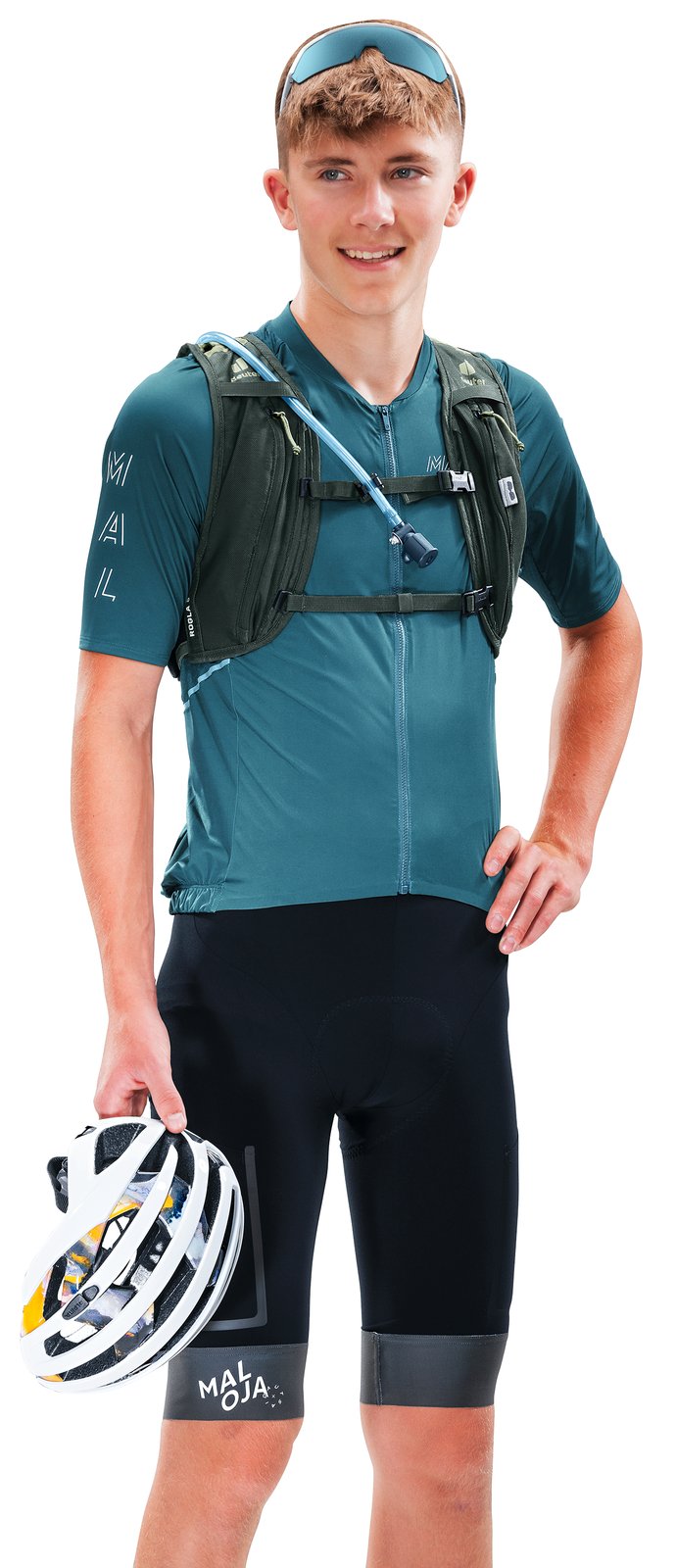 Cyclist wearing the Deuter Rogla 5 vest pack from the front, helmet in hand