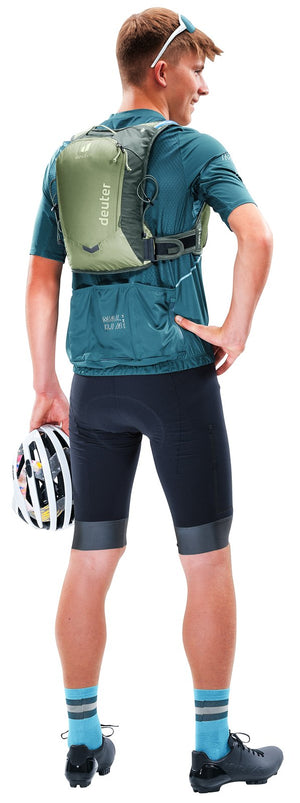 Cyclist wearing the Deuter Rogla 5 from behind, showing its high, compact fit
